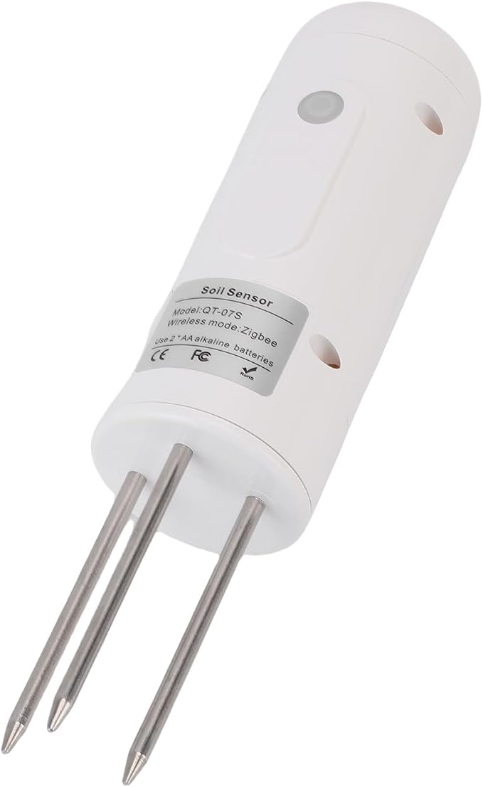 Witte Zigbee-bodemvochtsensor met drie metalen pinnen om in de grond te steken en een label met model QT-07S, Zigbee en 2 AA-batterijen
