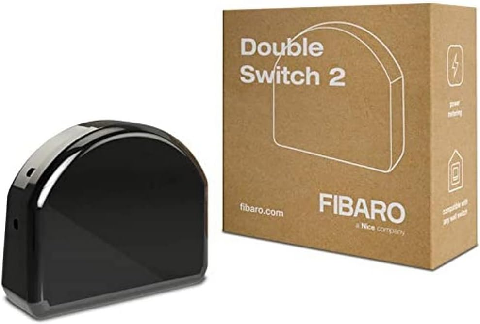 Zwarte Fibaro Double Switch 2, een halfronde inbouwmodule voor achter een wandschakelaar, naast de kartonnen verpakking