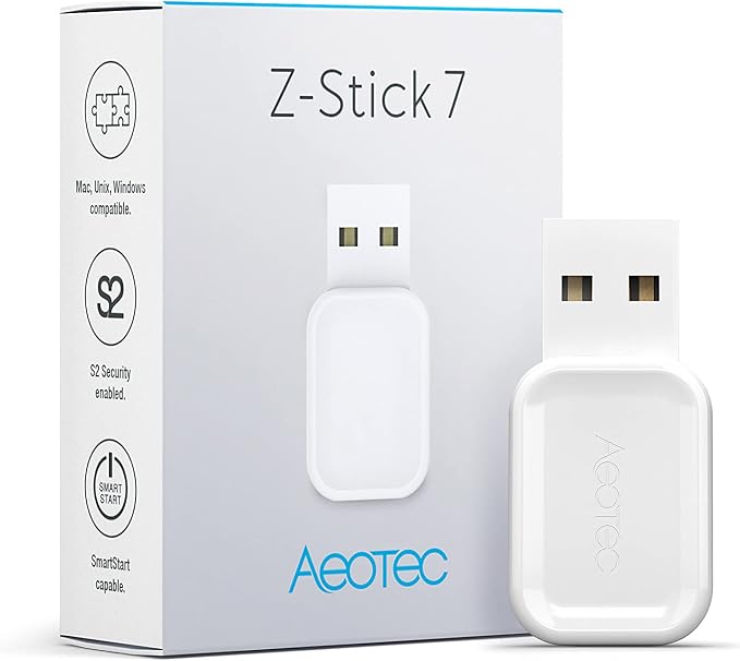 Witte Aeotec Z-Stick 7 Z-Wave USB-stick naast de witte verpakking met de iconen voor S2-beveiliging en SmartStart